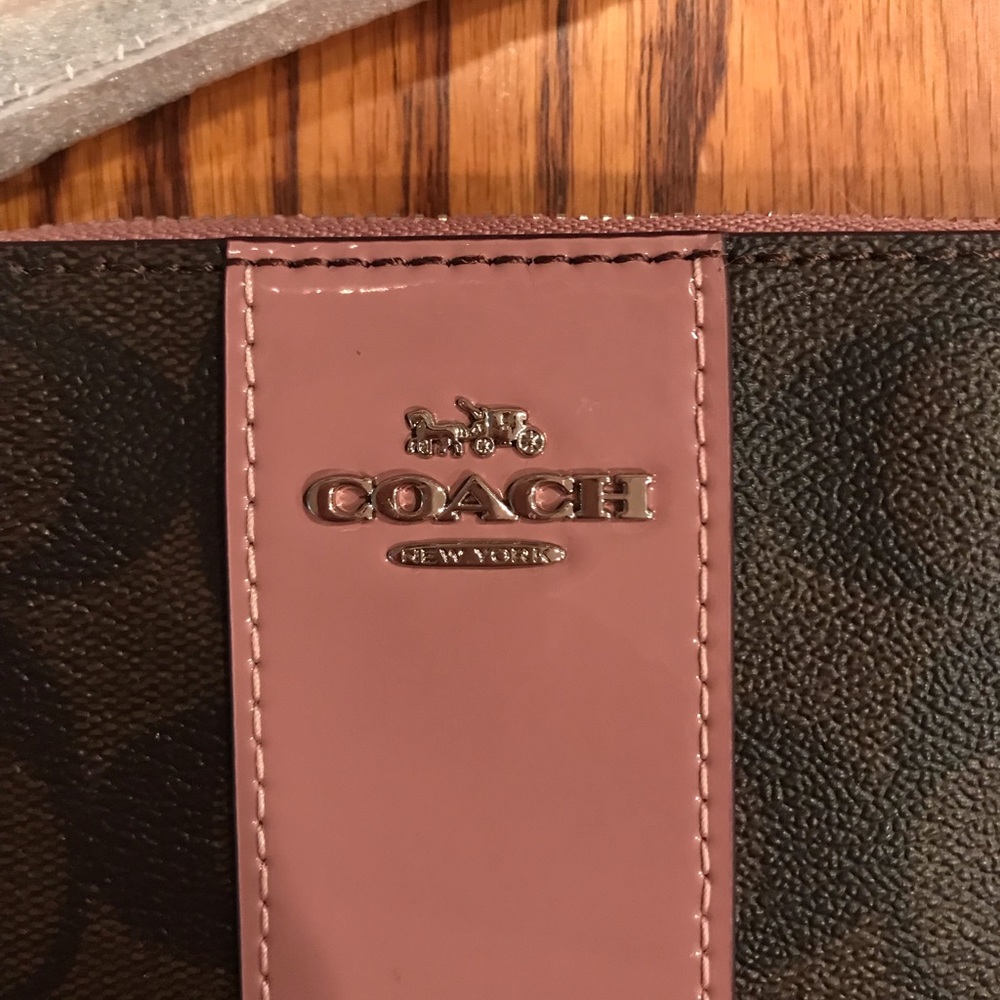 NWT Coach Wristlet - Picture 4 of 6